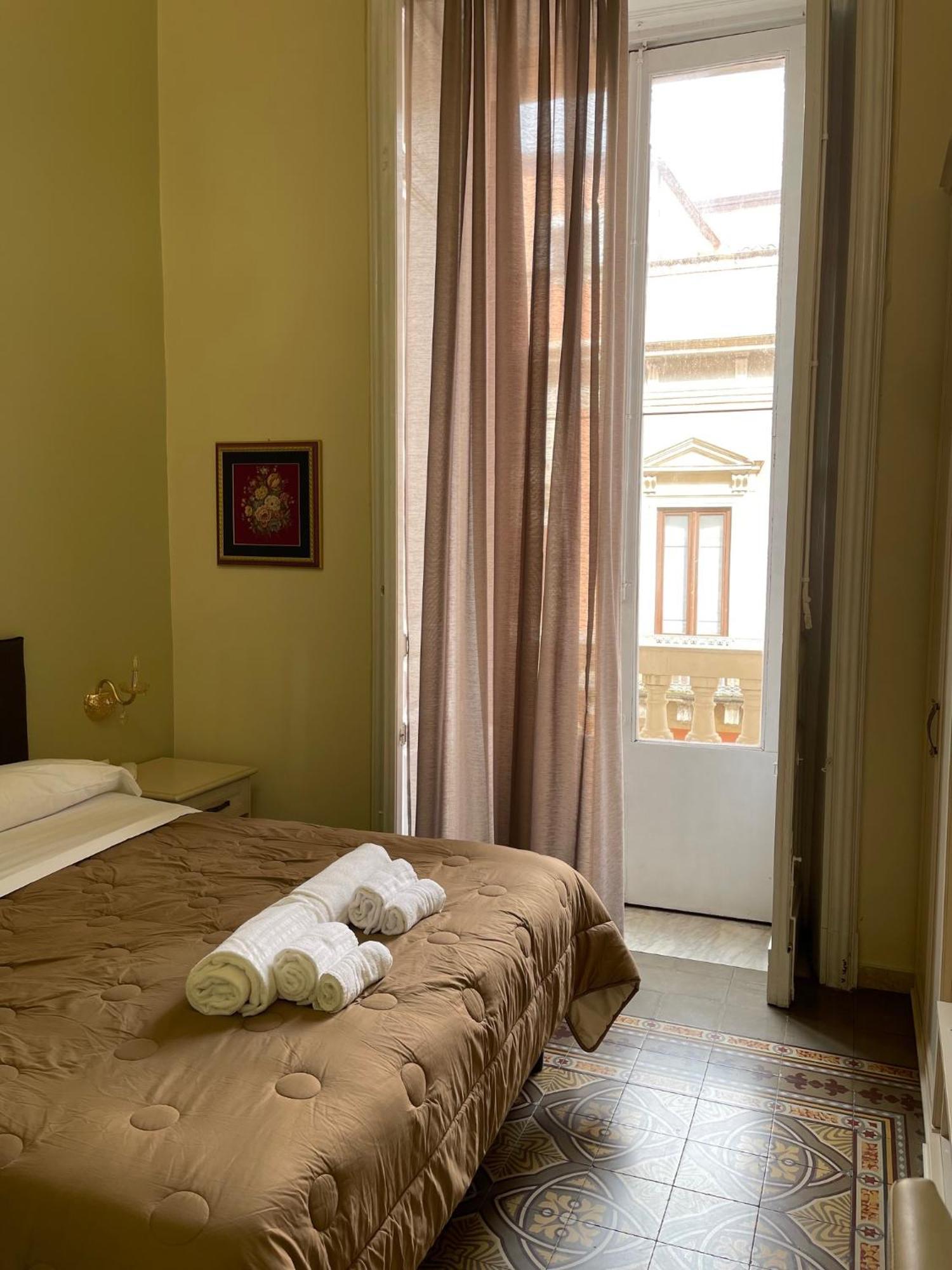Umberto House Catania Hotel ภายนอก รูปภาพ