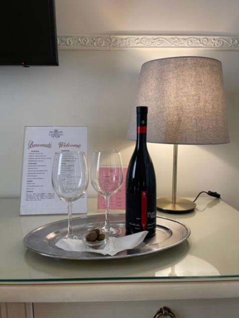 Umberto House Catania Hotel ภายนอก รูปภาพ
