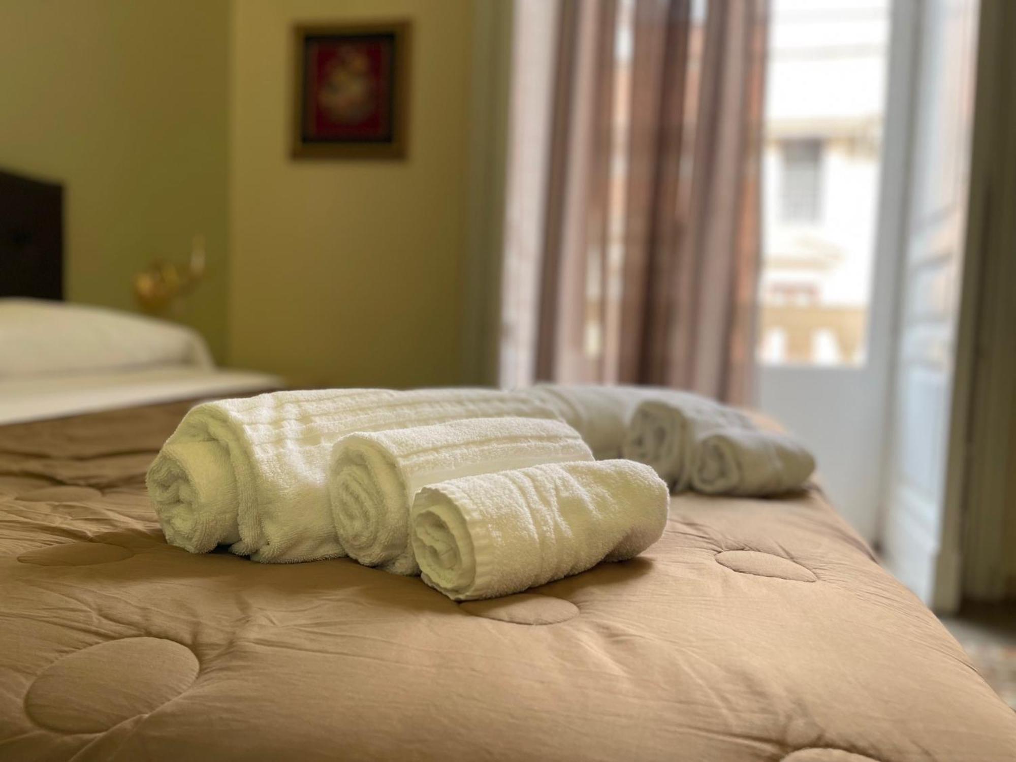 Umberto House Catania Hotel ภายนอก รูปภาพ